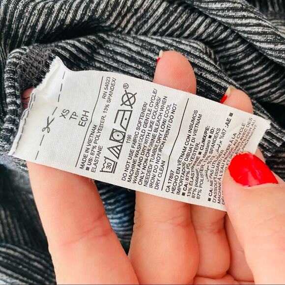 OLD NAVY ACTIVE Grey Black Go Dry Striped High Rise Ankle 7/8 Gym Leggings XS - Picture 7 of 8